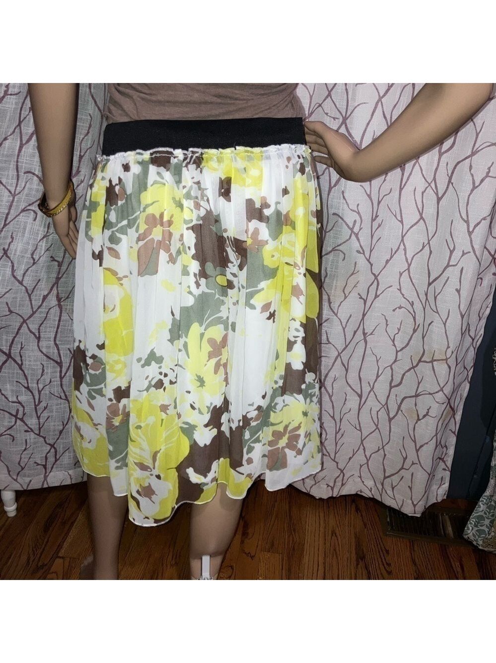 🌼Gorgeous Floral Bella Bird skirt size SM-soft flowy material w/stretch waist - Picture 5 of 6